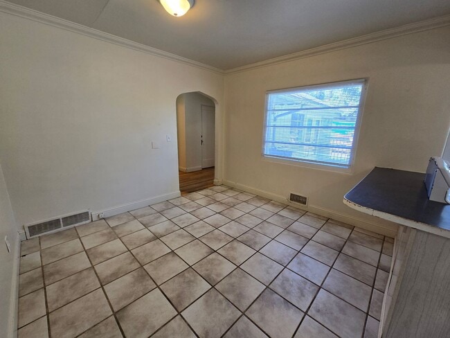 Building Photo - Adorable South Hill Home! Available Now!