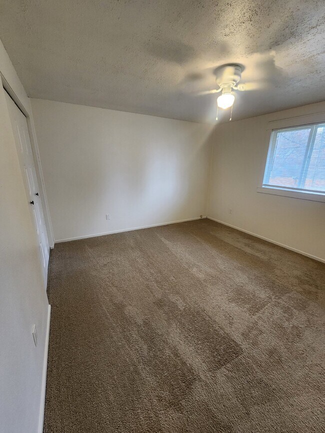 Building Photo - Very Large 3BR, 3BTH Near Black Bay Park in Post Falls