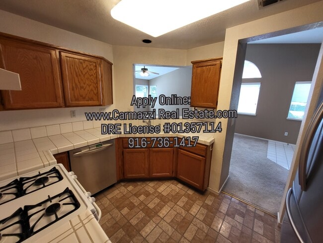 Building Photo - 9451 Lakewind Ln