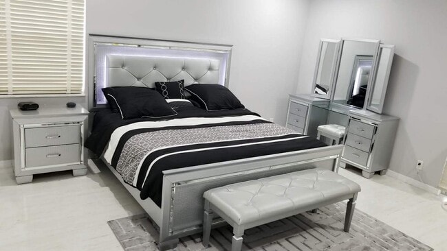 Building Photo - 19625 Sedgefield Terrace