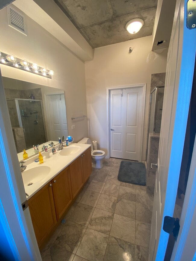 Building Photo - 1464 S MICHIGAN Ave