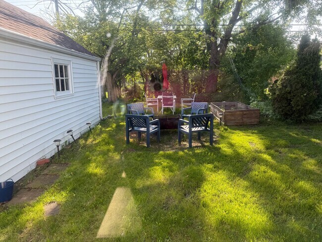 Building Photo - Charming 3 bedroom 1.5 bath in Amherst :