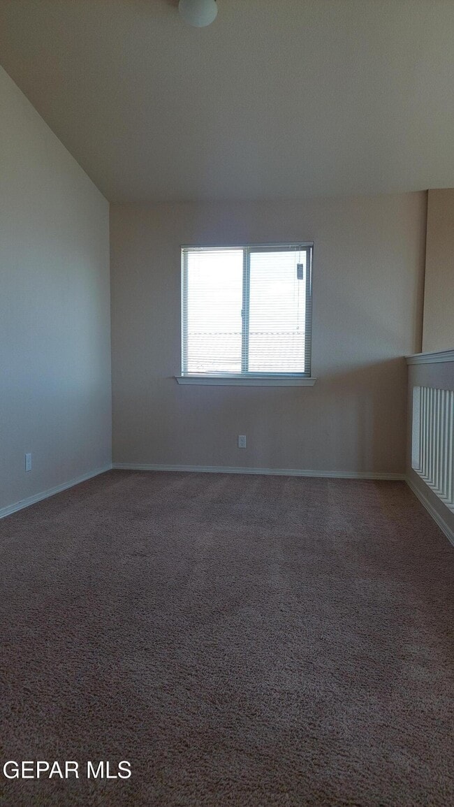 Building Photo - 14235 Russ Leach Ave