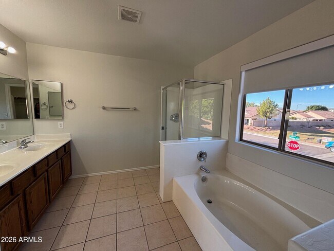 Building Photo - 12849 W Weldon Ave