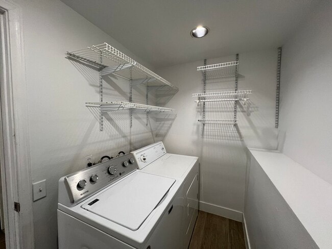 Building Photo - Beautiful 3 bedroom 2 bath house in Eugene!