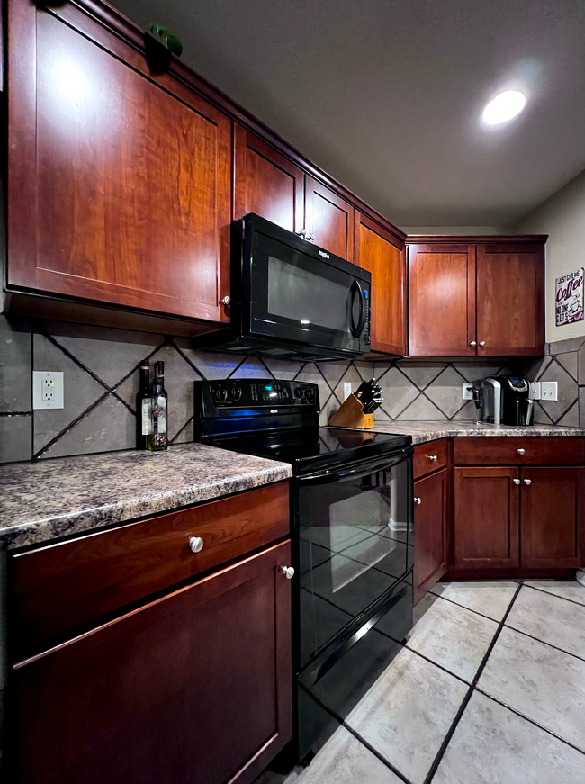 Kitchen - 17201 Lark Water Ln