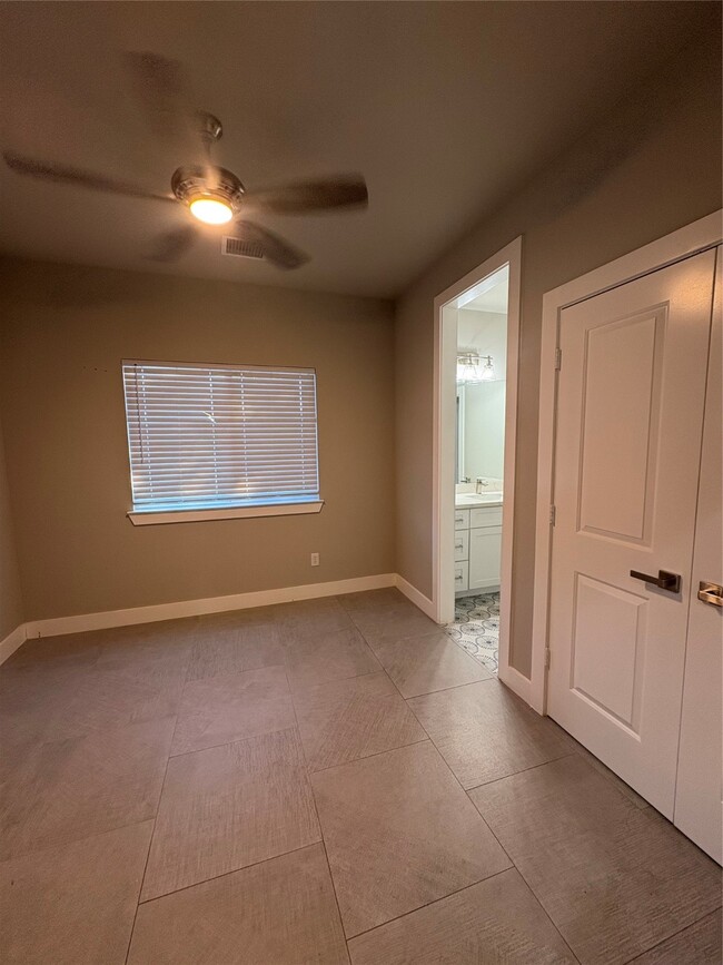 Building Photo - 3732 Seabrook St