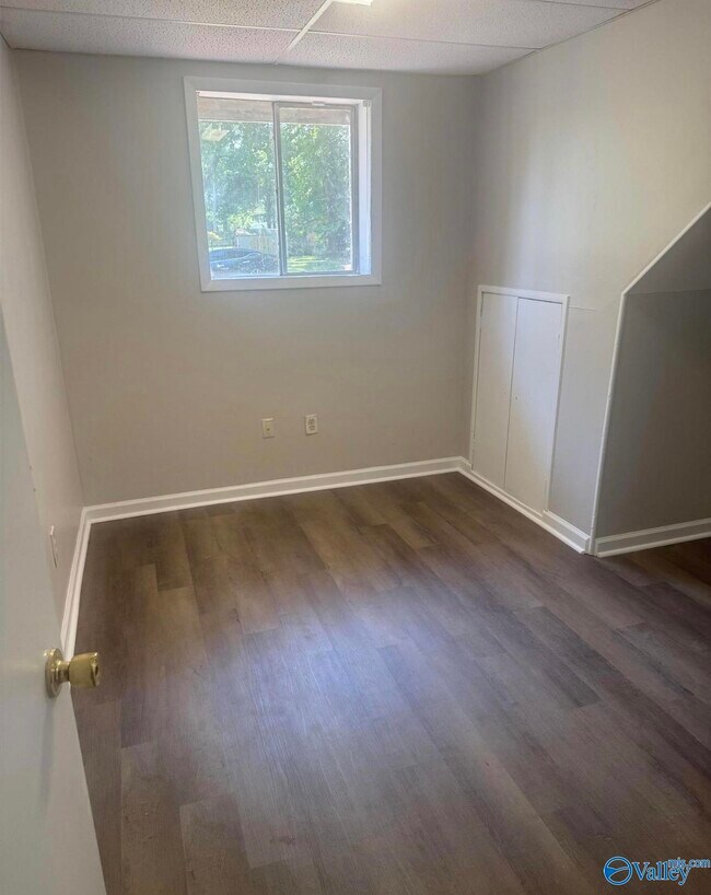 Building Photo - 2416 Hanover Dr NW