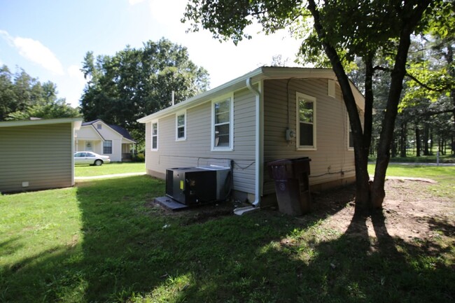 Building Photo - Charming 2-Bedroom Home with Modern Updates in Concord/Rock Creek Area"