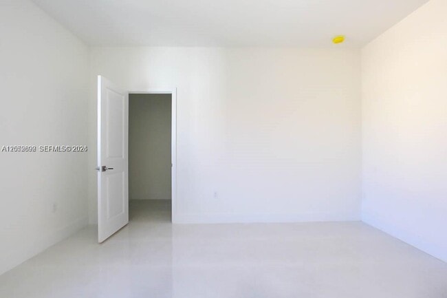 Building Photo - 15631 SW 11th Terrace