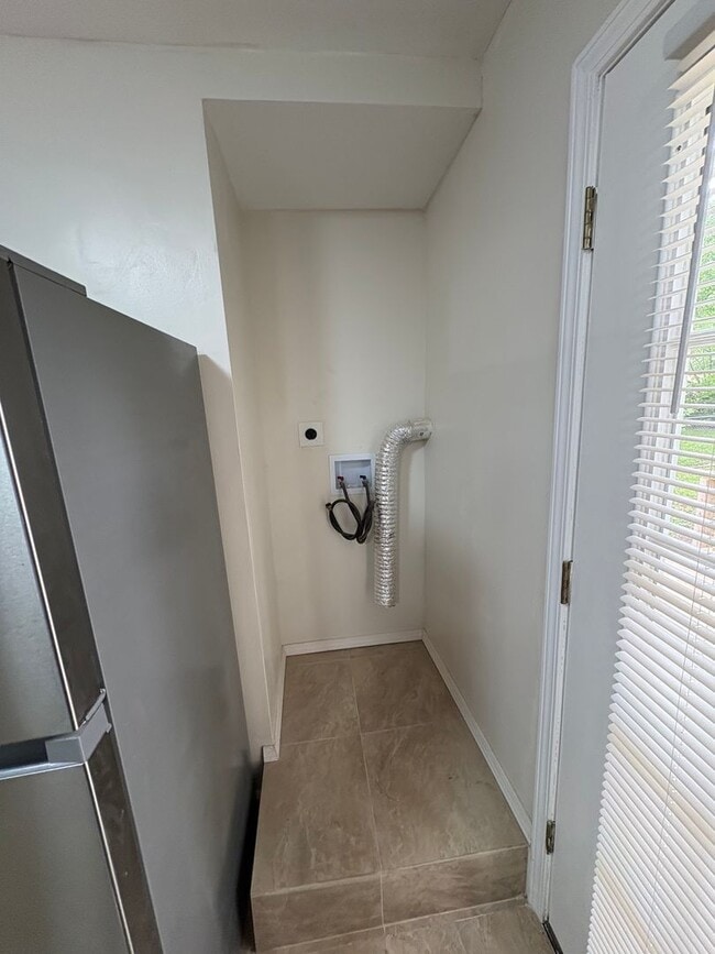 Building Photo - 3 Bedroom / 2 Bath Rennovated Home / Large Fenced Yard / Brand-New Multi-Level Deck