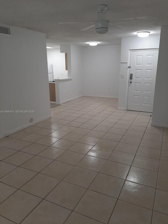 Building Photo - 2850 N Oakland Forest Dr