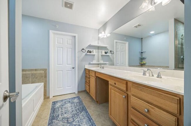 Building Photo - 302 Narragansett Ct