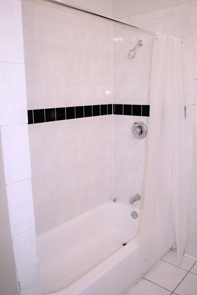 Building Photo - 4835 W Congress Pkwy