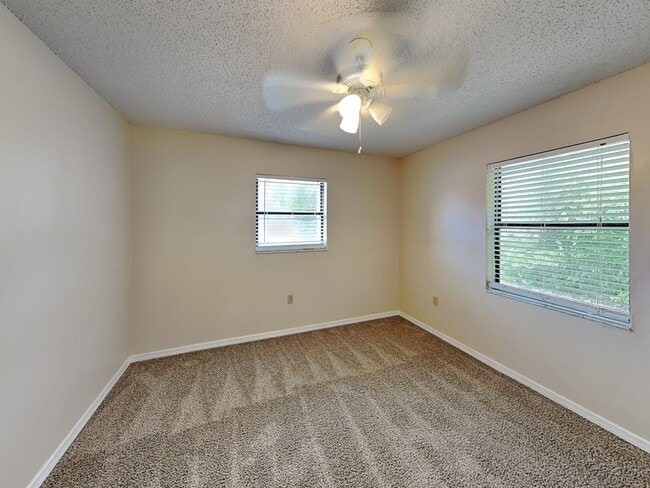 Building Photo - 32718 Blossom Ln
