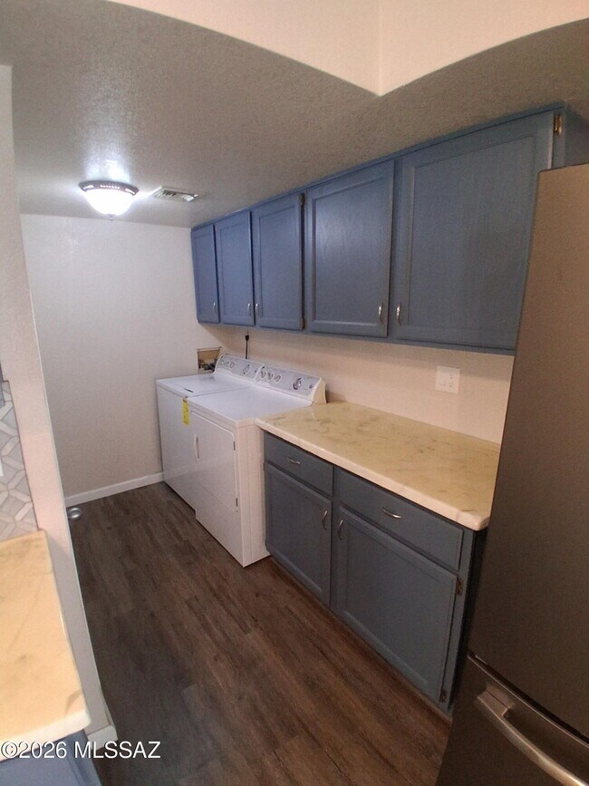 Building Photo - 4813 W Doria Dr