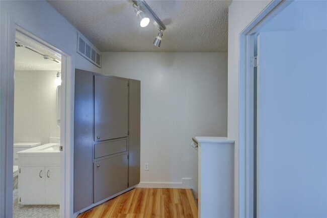 Building Photo - 3438 Willowrun Dr