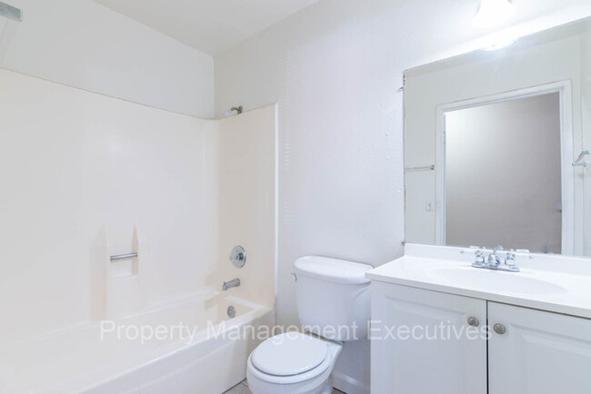 Building Photo - Nice 1 Bedroom Apartment