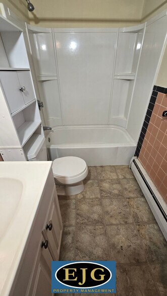 Building Photo - 18 Inglewood Ter