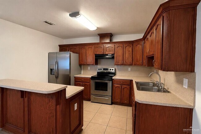 Building Photo - 307 W Reid Dr