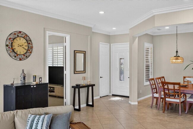 Building Photo - 61414 Topaz Dr