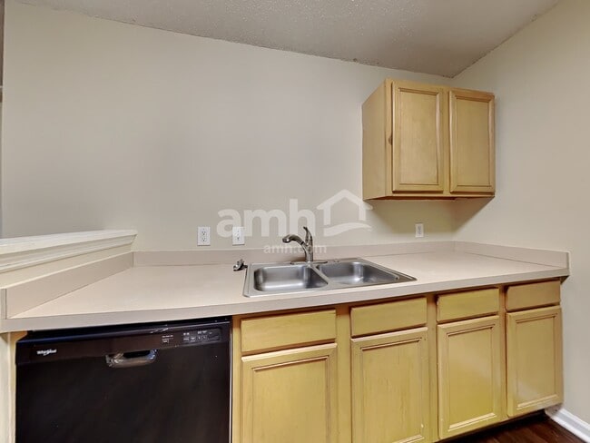 Building Photo - 96 Blue Jasmine Ln