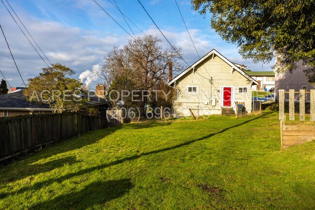 Building Photo - 2034 E 34th St