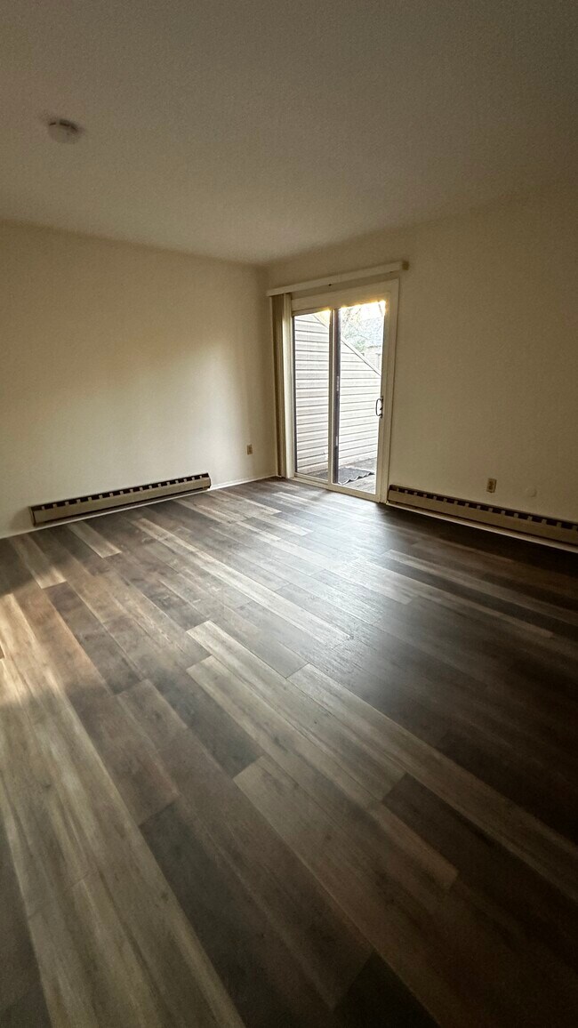 Building Photo - 1101 Bromley Est