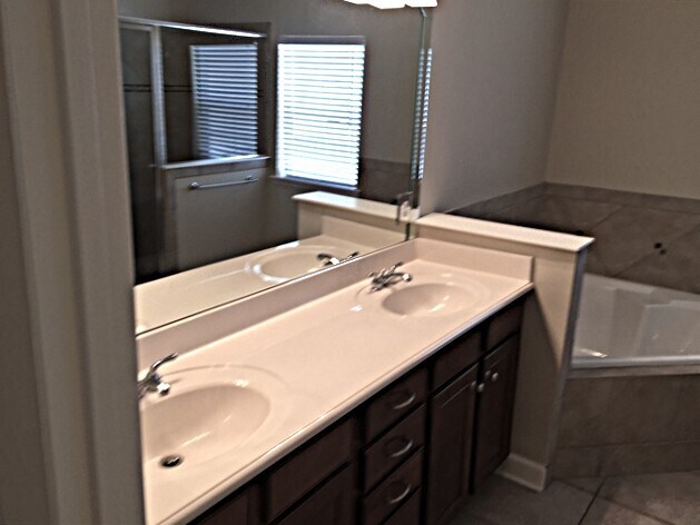 Building Photo - 908 Athlone Ln