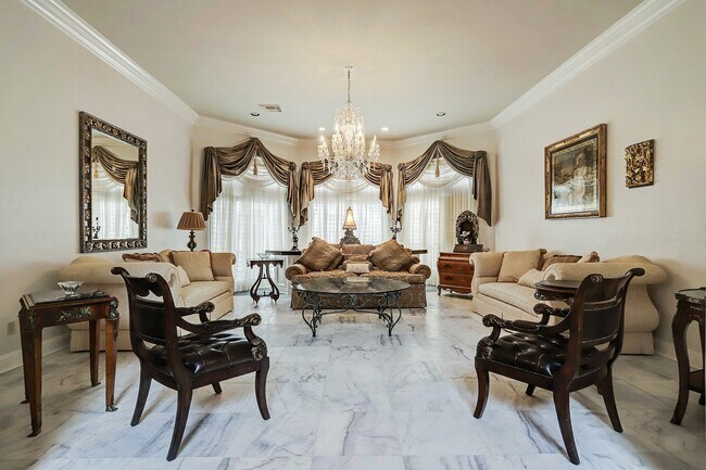 Building Photo - 13703 Lakeshore Way Cove