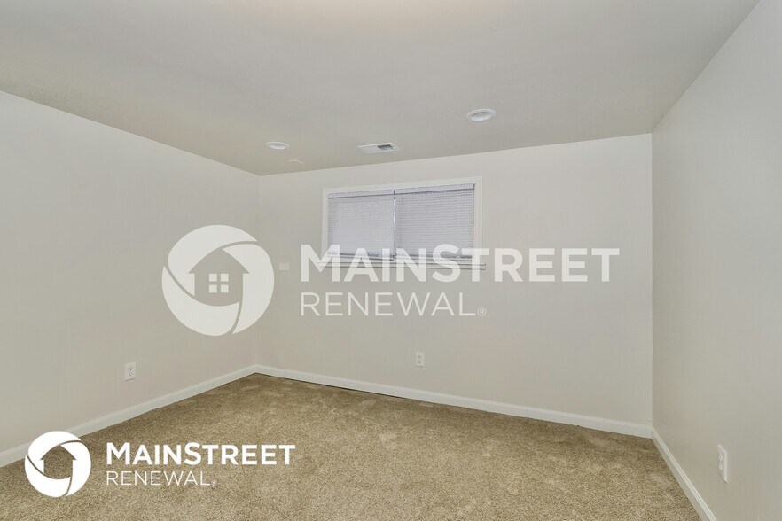 Building Photo - 9104 Royal Oak Dr