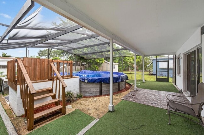 Building Photo - 6219 SW 20th Ct