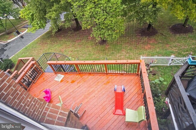 Building Photo - Stunning Ashburn Townhome with Endless Appeal
