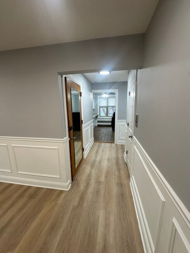 Building Photo - 2409 W Jarvis Ave