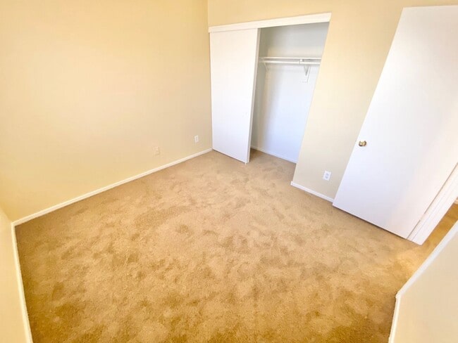 Building Photo - STUNNING 3 BEDROOM 2.5 BATH HOME LOCATED I...