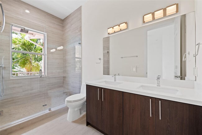 Building Photo - 1430 SW 4th Ave