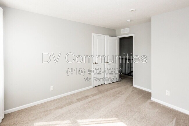 Building Photo - 7226 Hillsview Dr
