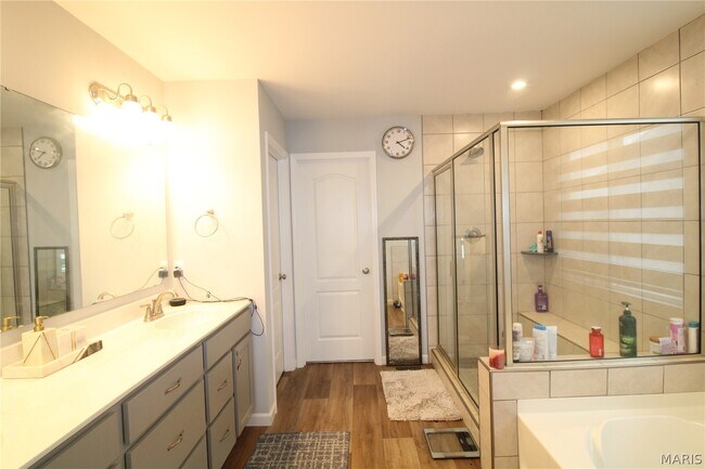Building Photo - 818 Memsie Dr