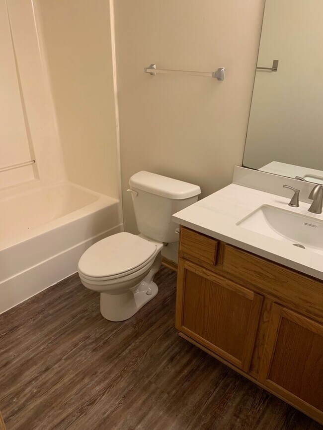 Building Photo - MUST SEE CHARMING HOME!