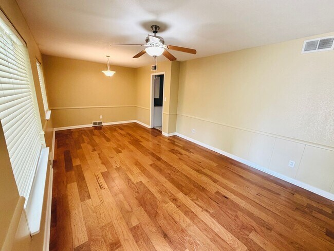 Building Photo - Updated 3BD 1.5BA Home Located in Belle Isle Area!!