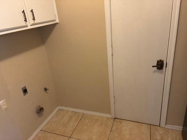 Building Photo - Beautifully Spacious Home in Warr Acres wi...