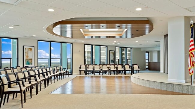 Building Photo - 1 Beach Dr SE