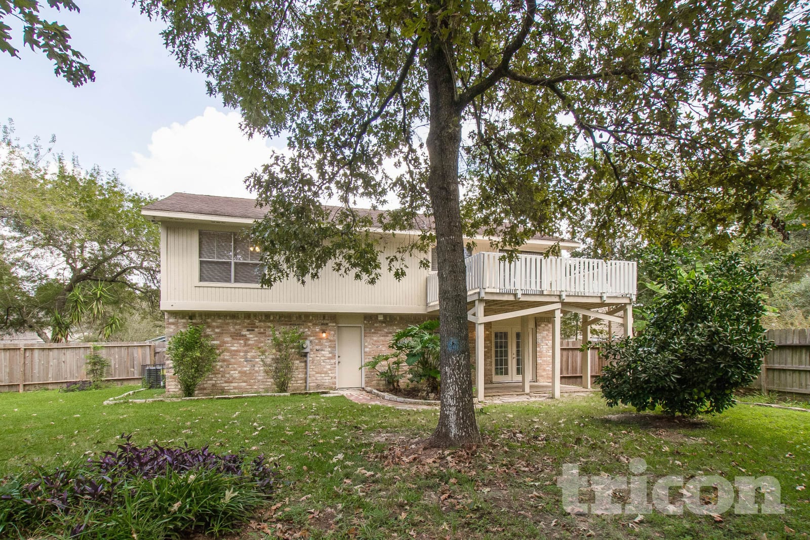Building Photo - 8610 Pine Shores Dr