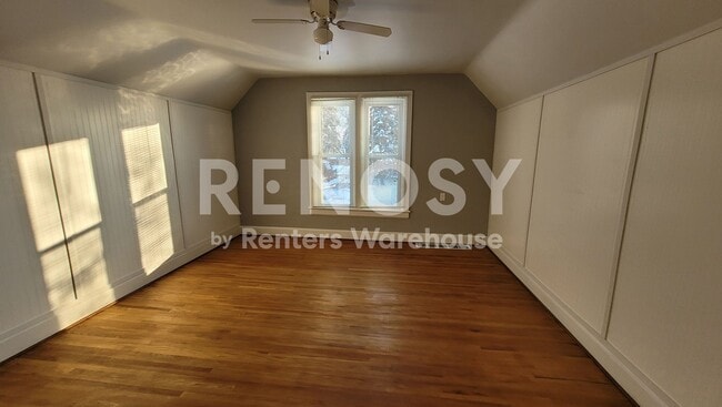 Building Photo - 4BD/2BA in Newport Available Now!