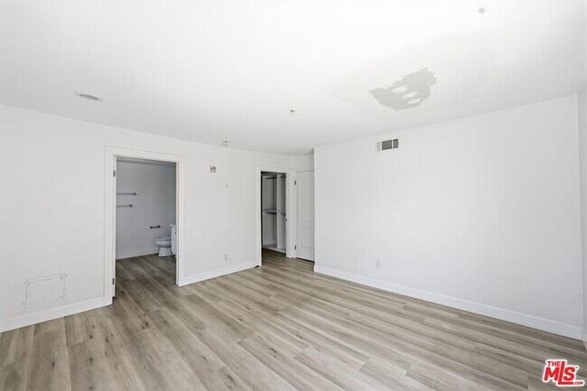 Building Photo - 2311 Schader Dr
