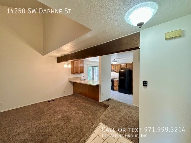 Building Photo - 14250 SW Daphne St