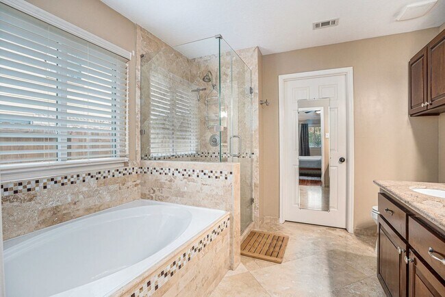 Building Photo - 618 Bay Oaks Dr