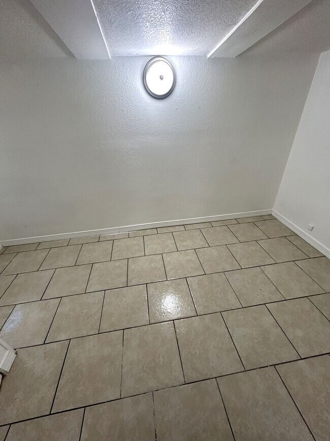 Building Photo - Charming 3-Bedroom Rental in Tavares!