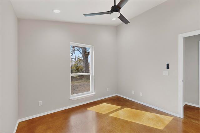 Building Photo - 1471 W Kaufman St