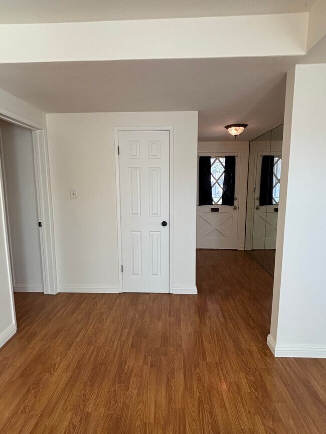 Building Photo - Spacious 3-Bedroom Home with Backyard & 2-Car Garage in Lakewood